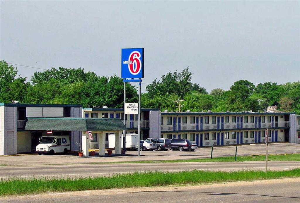 Rodeway Inn Dubuque Exterior foto